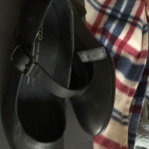 Ecco pumps size 9-9.5 medium, Leather